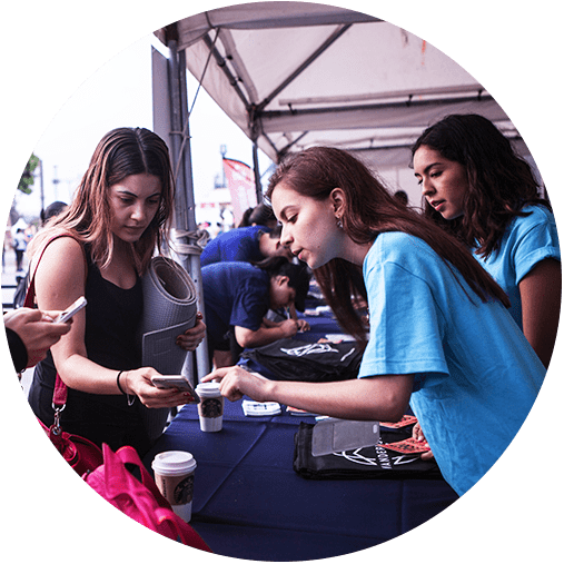 Regístrate y pasa al Bag Check