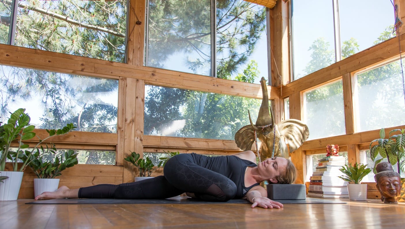 How to Do the Flying Pigeon Yoga Pose